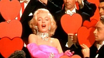 image de la news "Les Hommes préfèrent les blondes" ressort en salles : Marilyn Monroe sous-payée, révélation d'une star, robe iconique... Tout sur le film !