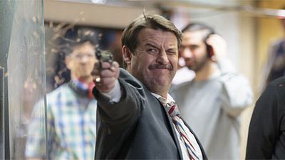 image de la news Extrait Commissariat Central : les flics de la nouvelle série humoristique de M6 se font "taser"