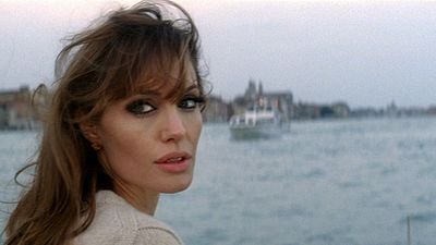 image de la news Angelina Jolie recrue de l'Air Force dans le biopic Shoot Like a Girl ?