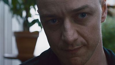 image de la news Nouvelle bande-annonce Split : 23 personnalités se bousculent dans la tête du terrifiant James McAvoy