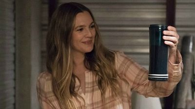 image de la news Santa Clarita Diet : La comédie avec Drew Barrymore en février sur Netflix 