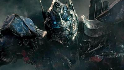 image de la news Transformers The Last Knight : Pourquoi Optimus Prime attaque-t-il Bumblebee dans la bande-annonce ?