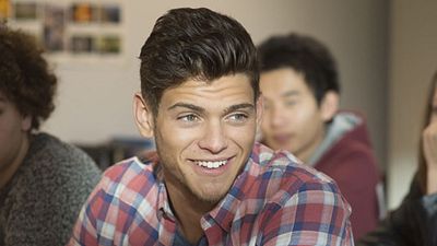 image de la news Clem : Rayane Bensetti quitte la série !