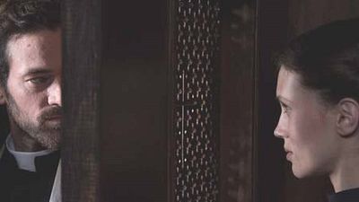 image de la news Bande-annonce La Confession : l'ensorcelante Marine Vacth sous le charme du prêtre Romain Duris
