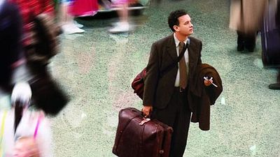 image de la news Le Terminal sur C8 : saviez-vous qu'un film au sujet similaire a été interprété par Jean Rochefort ?