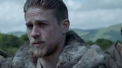 image de la news Le Roi Arthur La Légende d'Excalibur : Charlie Hunnam face à son destin dans la nouvelle bande-annonce