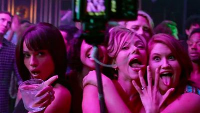 image de la news Scarlett Johansson se lâche dans la bande-annonce de Pire soirée