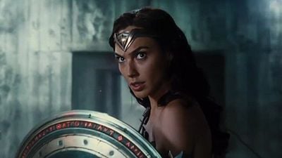 Justice League : la guerrière Wonder Woman tease la bande-annonce