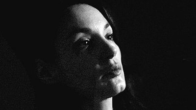 image de la news Barbara : Jeanne Balibar se fond dans la peau de l'icône sur les 1ères photos