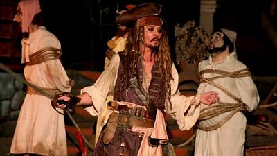 image de la news Johnny Depp : sa visite surprise à Disneyland dans l'attraction Pirates des Caraïbes !