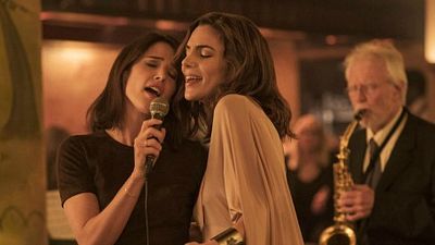 image de la news Cobie Smulders renoue avec d’anciens amis dans le trailer de Friends from College