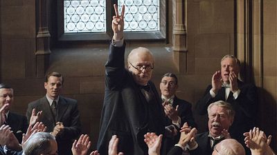 image de la news Bande-annonce Les heures sombres : Gary Oldman méconnaissable en Winston Churchill