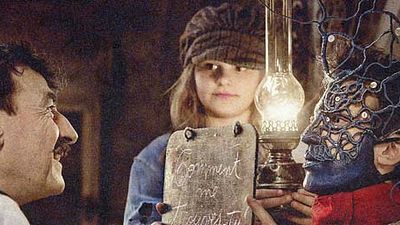 image de la news Bande-annonce Au revoir là-haut : Dupontel monte l'arnaque du siècle dans le Paris des années folles !