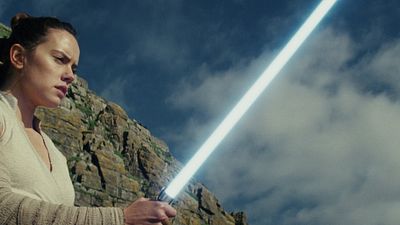 image de la news Star Wars 8 : "quelque chose s'est réveillé" chez Rey dans le spot TV des Derniers Jedi