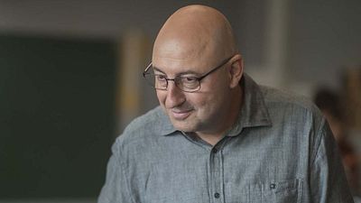 image de la news Kad Merad beau-père frustré aux cotés de Julie Gayet 