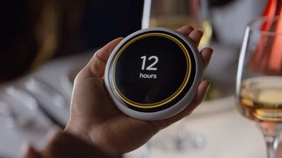 image de la news Trailer Black Mirror (saison 4) : Trouvez votre âme sœur dans "Hang the DJ"