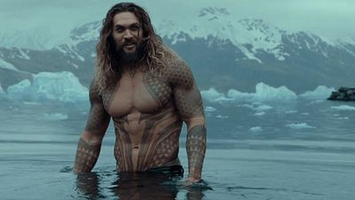 image de la news Aquaman : Jason Momoa enlève le haut sur la photo du film DC Comics
