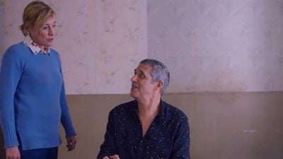 Valéria Bruni-Tedeschi et Julien Clerc se déchirent dans un clip réalisé par Michel Gondry