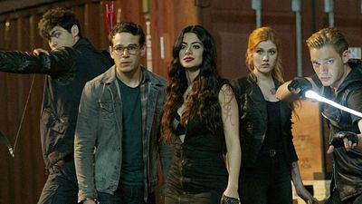image de la news Shadowhunters : l’arrivée de Lilith, le couple Clary/Jace en danger… ce qu’il faut savoir sur la saison 3