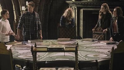 image de la news Once Upon a Time : les héros s'unissent sur les photos du final de la série