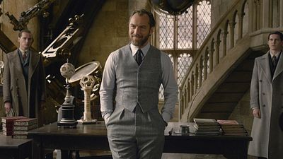image de la news Making-of Les Animaux fantastiques 2 : retour à Poudlard avec J.K. Rowling et Jude Law