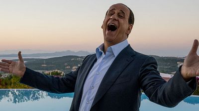 image de la news Silvio et les autres - Toni Servillo : "Berlusconi utilisait la scène politique comme une star de cinéma"