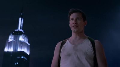 image de la news Brooklyn Nine-Nine : Andy Samberg se la joue John McClane dans le teaser de la saison 6