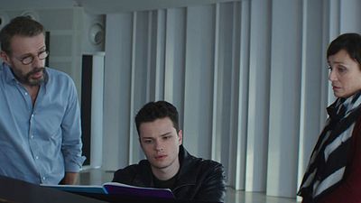 image de la news Au bout des doigts : qui est Jules Benchetrit, le pianiste virtuose épaulé par Lambert Wilson ?