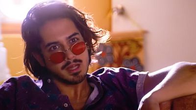 image de la news Now Apocalypse : une bande-annonce sexy et psychédélique pour la série de Gregg Araki avec Beau Mirchoff et Tyler Posey