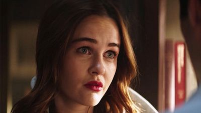 image de la news You : Ambyr Childers (Candace) promue régulière pour la saison 2 sur Netflix