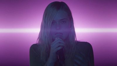 image de la news Bande-annonce Teen Spirit : Elle Fanning rêve d'être une pop-star