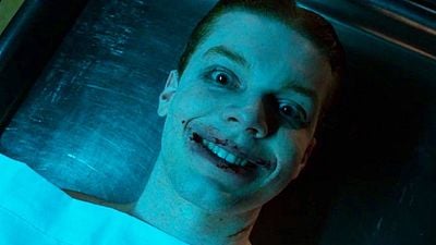 image de la news Gotham saison 5 : un premier visuel terrifiant du Joker