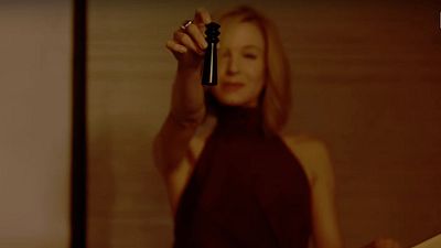 image de la news Netflix : Renée Zellweger en mystérieuse manipulatrice dans le teaser de What/If