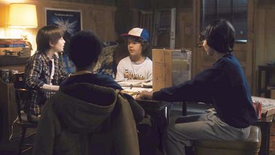 image de la news Stranger Things saison 3 : comment la série montre-t-elle le jeu de rôles ?