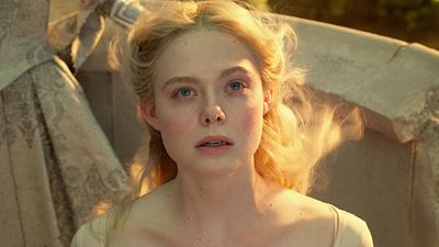 image de la news Nouvelle bande-annonce Maléfique 2 : la sorcière Angelina Jolie déclare la guerre à Elle Fanning