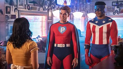 image de la news Riverdale saison 4 : Archie en super-héros sur les photos de l'épisode d'Halloween
