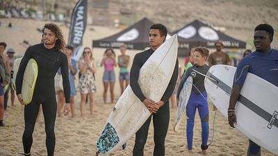 image de la news La Dernière Vague sur France 2 : ce qui vous attend dans les épisodes 3 et 4