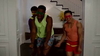 image de la news Sauvés par le gong : premières images énergiques du reboot de la série pour la plateforme Peacock