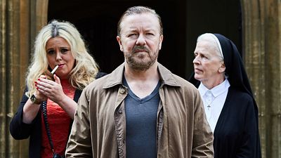 image de la news After Life sur Netflix : comment se terminait la saison 1 ?