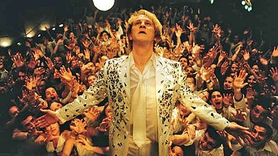 image de la news Podium sur TFX : avez-vous vu la baston entre les sosies de Cloclo et ceux de Michel Sardou ?