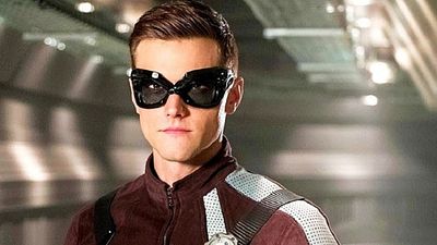 image de la news Flash saison 7 : Hartley Sawyer (Elongated Man) viré de la série pour des propos racistes et misogynes
