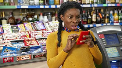 image de la news I May Destroy You sur OCS : connaissez-vous Chewing-Gum, la précédente série de Michaela Coel ?