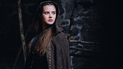 image de la news Bande-annonce Cursed sur Netflix : Katherine Langford (13 Reasons Why) est la Dame du Lac 