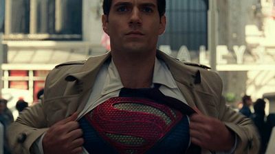 image de la news Justice League : le costume noir de Superman révélé dans un extrait de la version longue