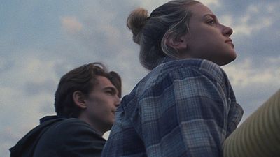 image de la news Chemical Hearts (Amazon Prime) : c'est quoi ce film avec Lili Reinhart de Riverdale ?