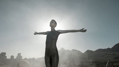 image de la news Raised By Wolves (WarnerTV) : les androïdes se rebellent dans la nouvelle bande-annonce  