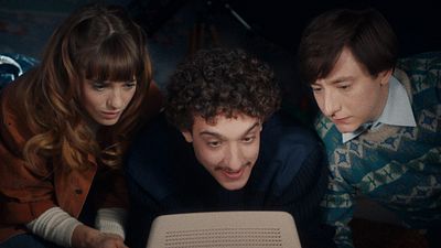 image de la news CANNESERIES : tout sur 3615 Monique, la série d'OCS sur l'invention du Minitel rose