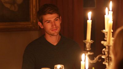 image de la news Emily in Paris (Netflix) : son expérience américaine, la polémique... Victor Meutelet nous dit tout