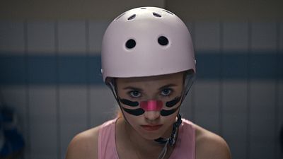 image de la news Derby Girl sur France TV Slash : que vaut la série sur le roller-derby avec Chloé Jouannet ?