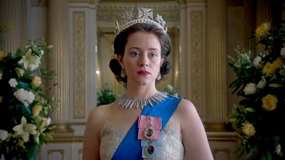 image de la news The Crown, le vrai du faux : un livre qui fact-checke les trois premières saisons de la série Netflix